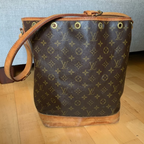 Louis Vuitton Handbags - Louis Vuitton Noe GM Monogram Bucket Bag Vintage